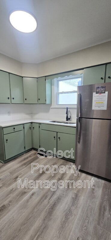 Building Photo - 702 Archer Ave