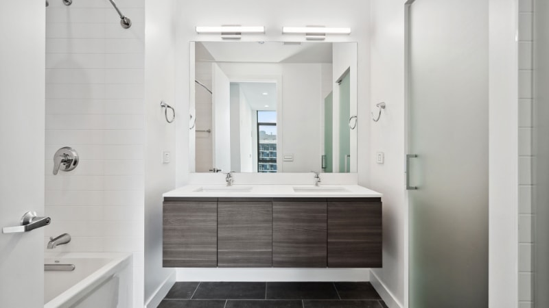 Building Photo - 206 W Hubbard St