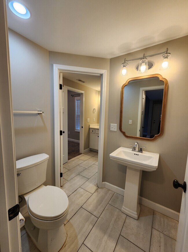 Building Photo - 1405 Brk Hl Dr