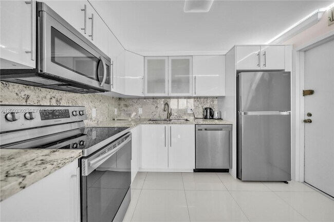 Building Photo - 2201 S Ocean Dr