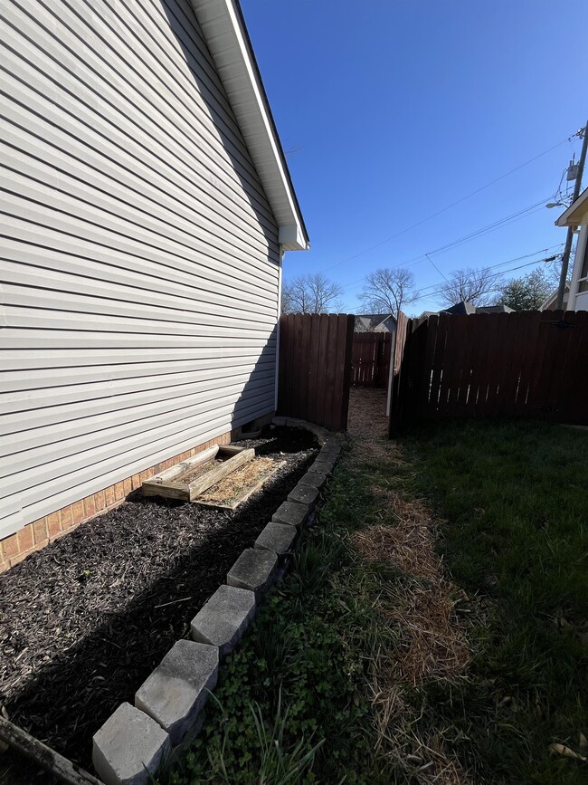 Building Photo - 1127 Fitzpatrick Rd