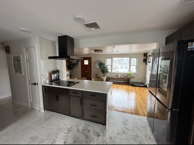 Building Photo - 218 Warren St