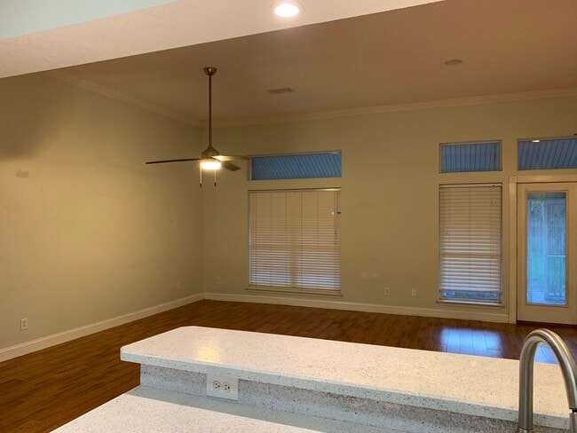 Building Photo - 3204 Southern Hills Cir W