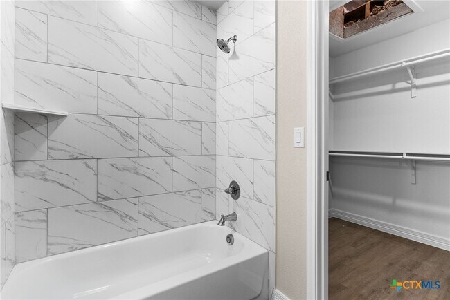 Building Photo - 803 White Meadow Ln
