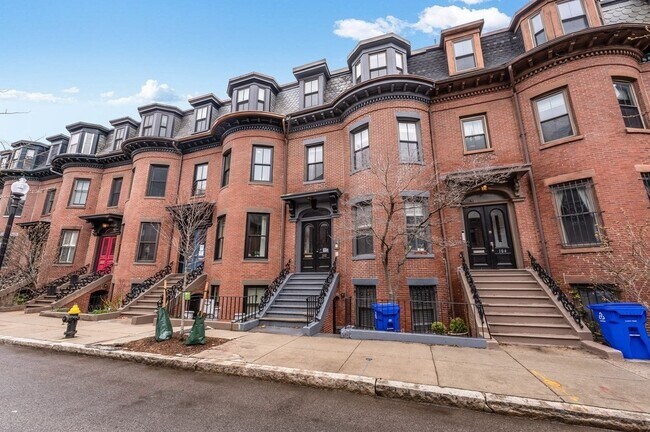 Building Photo - 102 E Brookline St