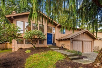 Building Photo - 4 Bedroom Finn Hill Home with Fully Fenced...