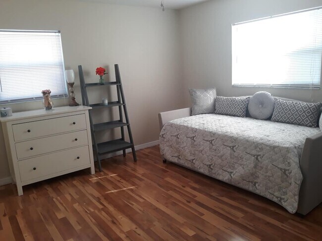 Guest Bedroom w/ Loft Bed - 5604 1st Avenue Dr NW
