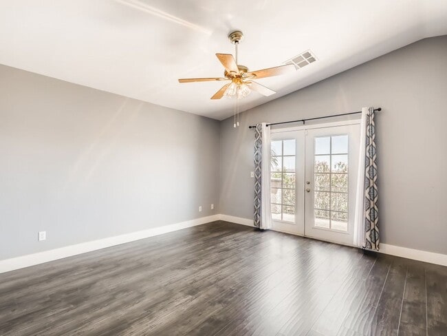 Building Photo - SPACIOUS & ELEGANT LIVING IN THIS GATED HE...