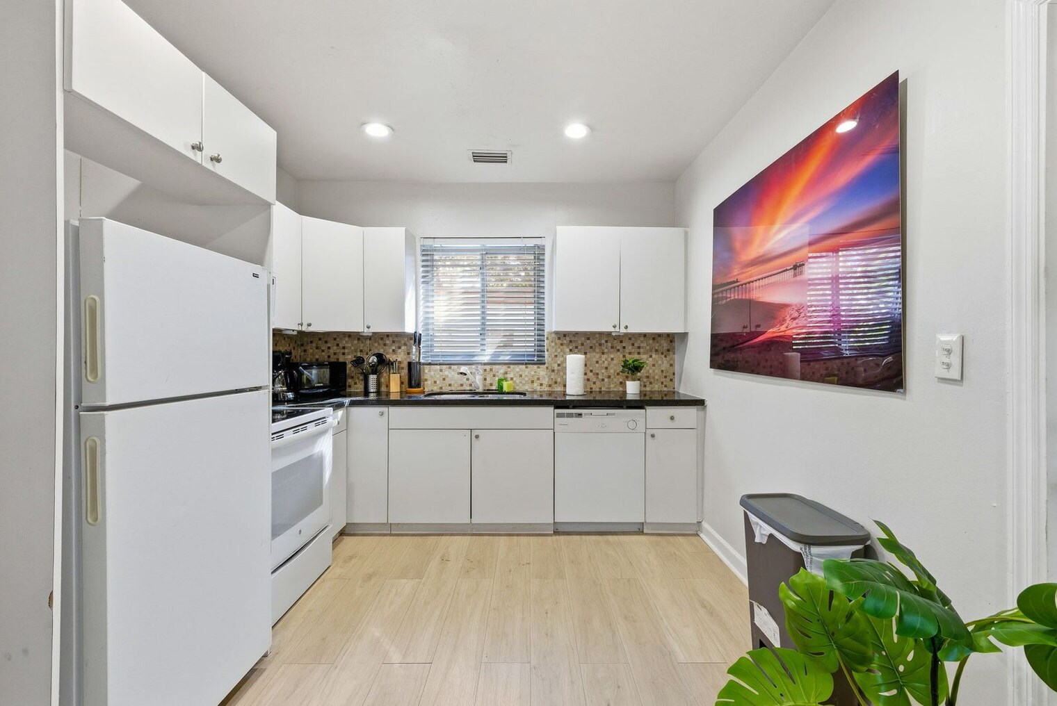 Building Photo - 6715 NE Miami Pl