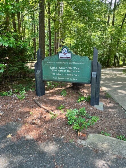 12 minute walk to beach & park - 4493 Winn St