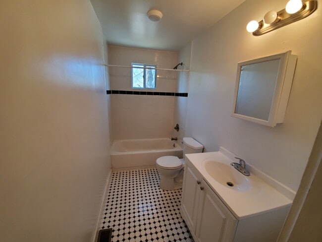 Building Photo - 43 Madison Pl