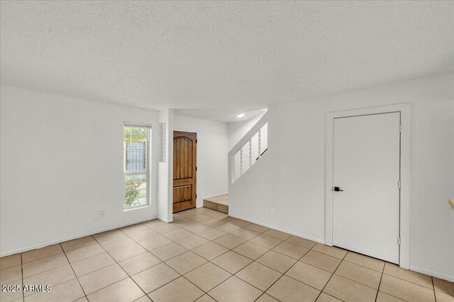 Building Photo - 2437 E Tracy Ln