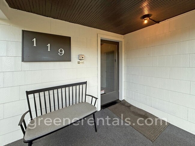 Building Photo - The Linn Apartments