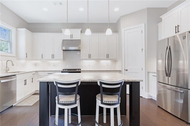 Building Photo - 1859 Commons Pl NW