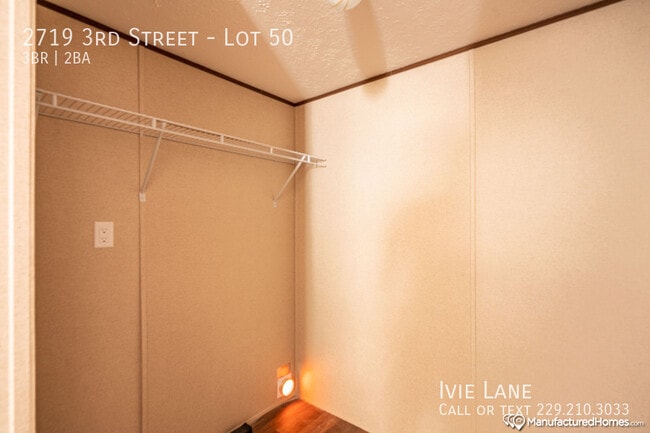 Building Photo - 2719 3rd St