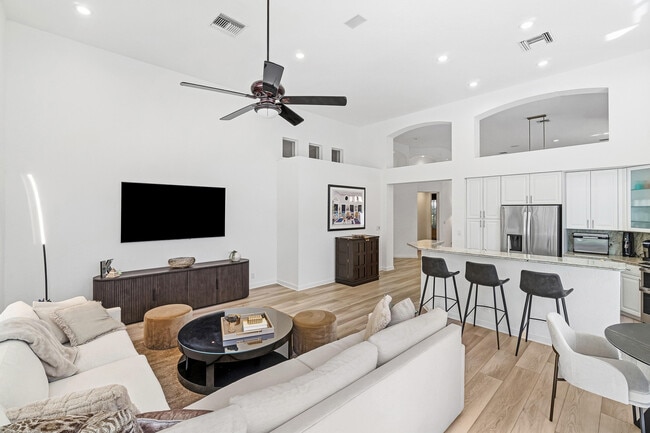 Building Photo - 6213 NW 21st Ct