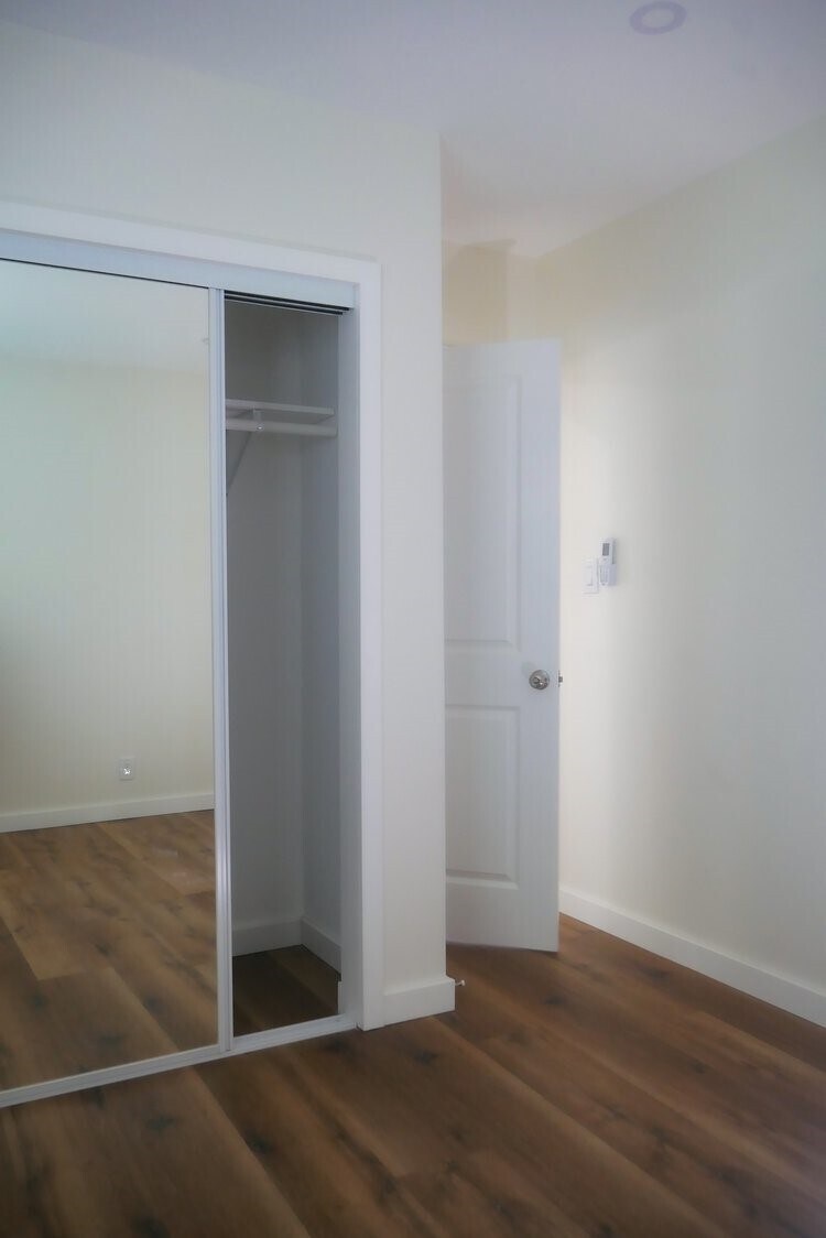 Building Photo - 1316 N Hollywood Way