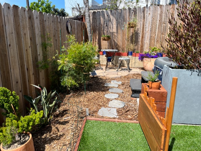 Building Photo - 80 Venus St