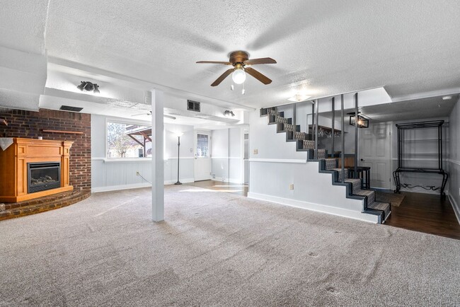 Building Photo - 233 Old Hopkinsville Hwy