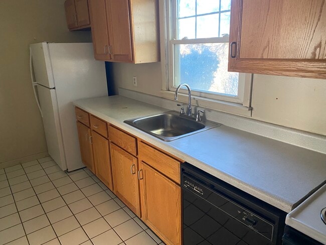 Building Photo - 136 S Chestnut St