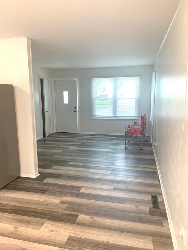 Building Photo - 1672 Evergreen Ave