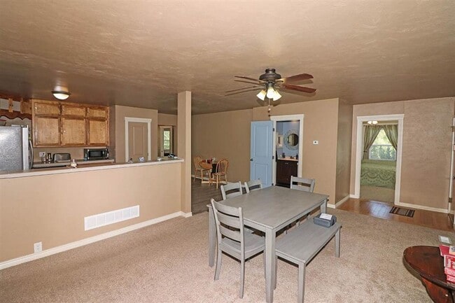 Building Photo - All utilities included 3-bedroom, 2-bathroom home in the Redlands