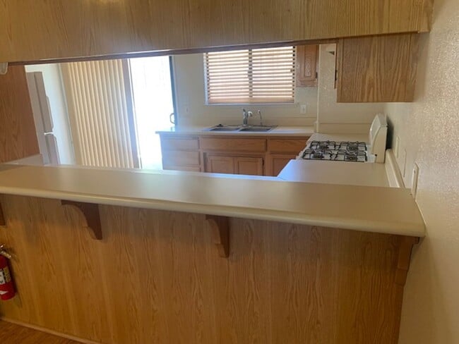 Building Photo - 2 Bedroom, 1 Bath apartment