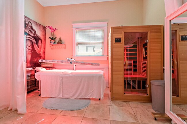 Building Photo - 509 S Willow Ave