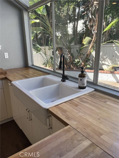 Building Photo - 5 Woodswallow Ln