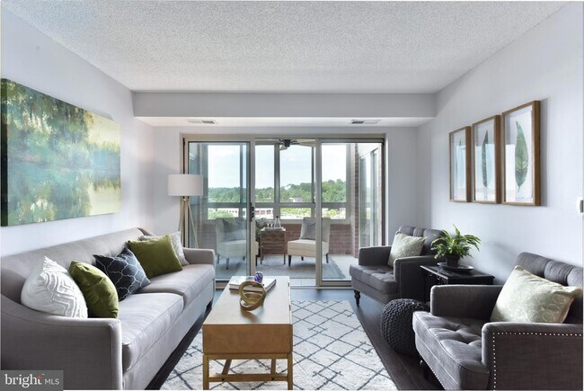 Building Photo - 2151 Jamieson Ave