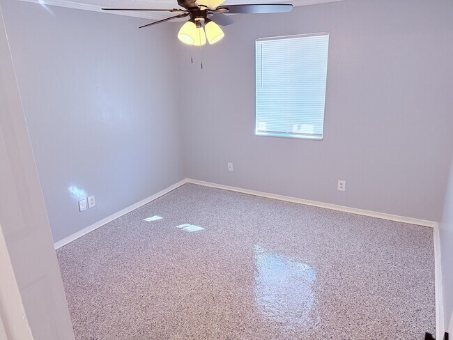 Building Photo - 6519 W Newberry Rd