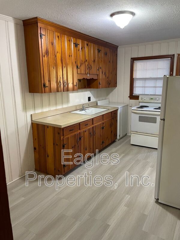 Building Photo - 413 Beech St