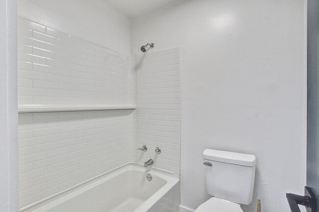 Building Photo - 2494 Etiwan Ave
