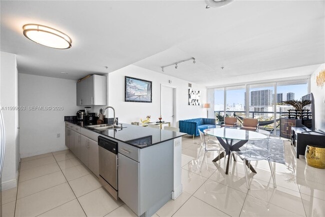 Building Photo - 1861 NW S River Dr