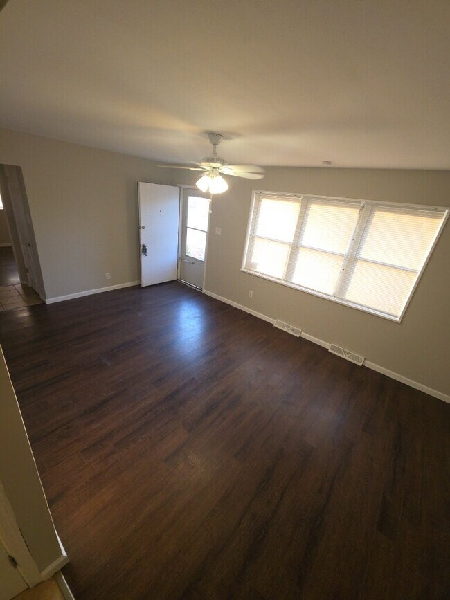 Building Photo - Charming 3-Bedroom Home in a Quiet St. Louis Neighborhood