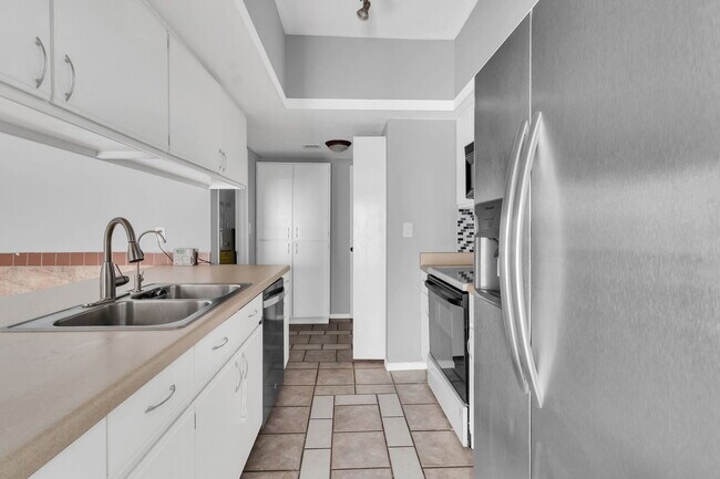 Building Photo - 8022 N 32nd Dr