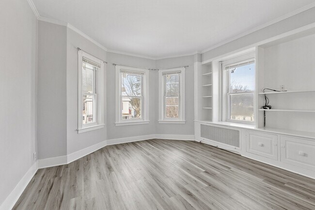 Building Photo - 19 Isabella St