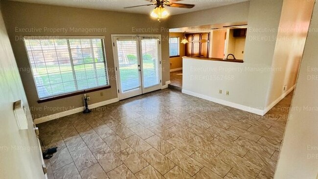 Building Photo - 3 bedroom/ 2 bathroom home located near Old River Rd/ White Ln