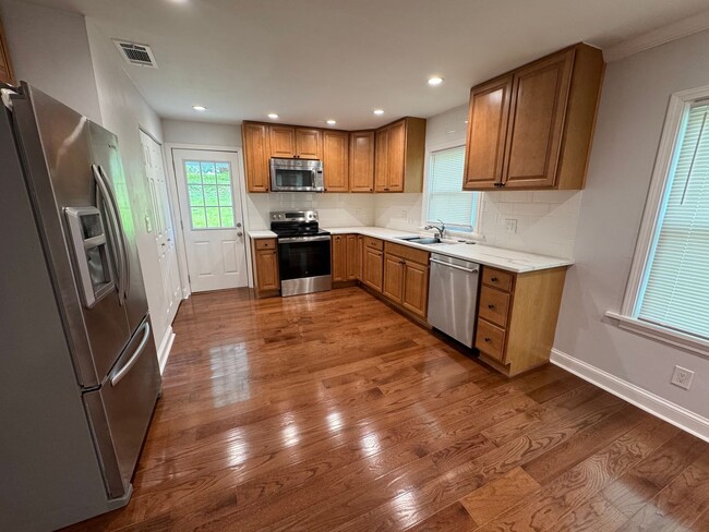 Building Photo - 2 Bedrooms, 2 Bathroom - Home in Downtown ...
