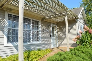 Building Photo - 5270 Summer Ridge Dr