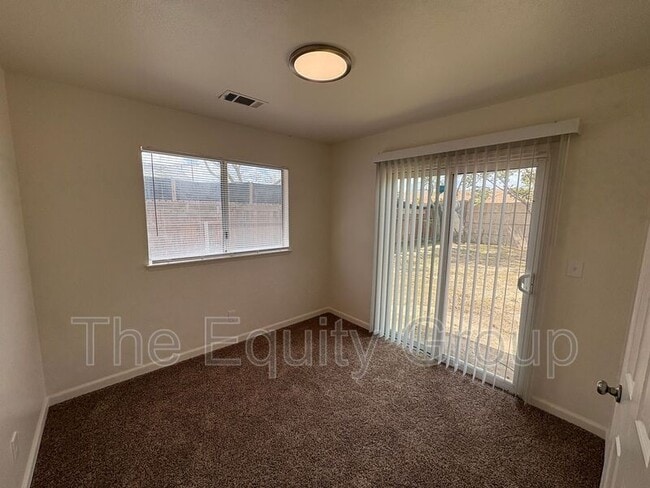 Building Photo - 514 N Summers St