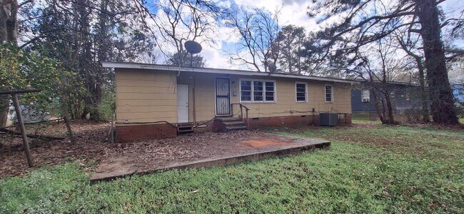 Building Photo - 540 Clubview Dr