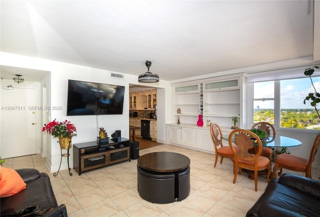 Building Photo - 7545 E Treasure Dr