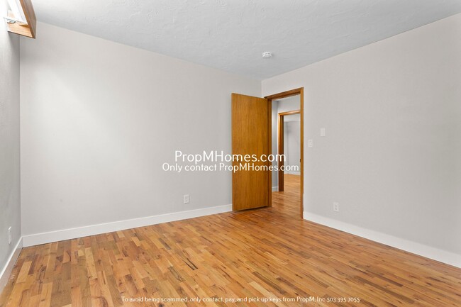Building Photo - Stunning 3-Bedroom Mid-Century Modern Home...