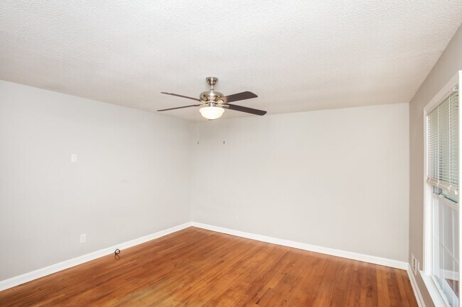Building Photo - 1605 Edgemore Rd