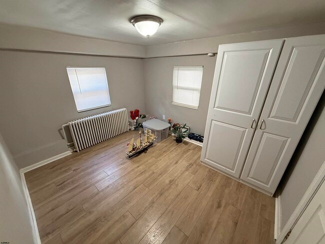 Building Photo - 105 N Richards Ave