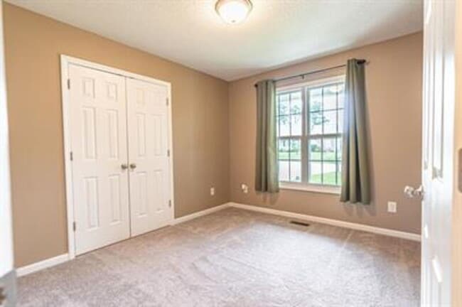 Building Photo - 428 Green Links Dr