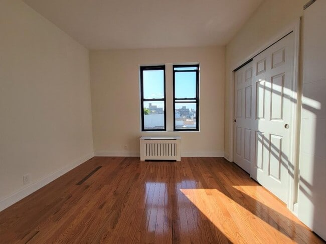 Building Photo - 1 bedroom in ASTORIA NY 11103