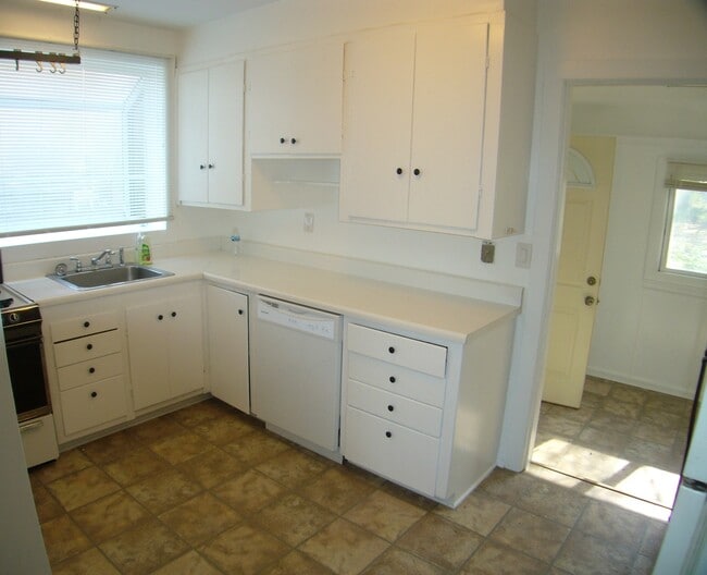 Building Photo - 1953 Curtiss St