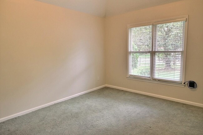 Building Photo - 275 Home Pl